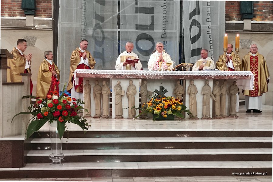 23 Eucharystia inauguracyjna.jpg